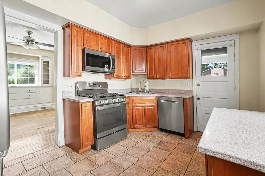 1330 W Maple Street Kalamazoo City MI 49008