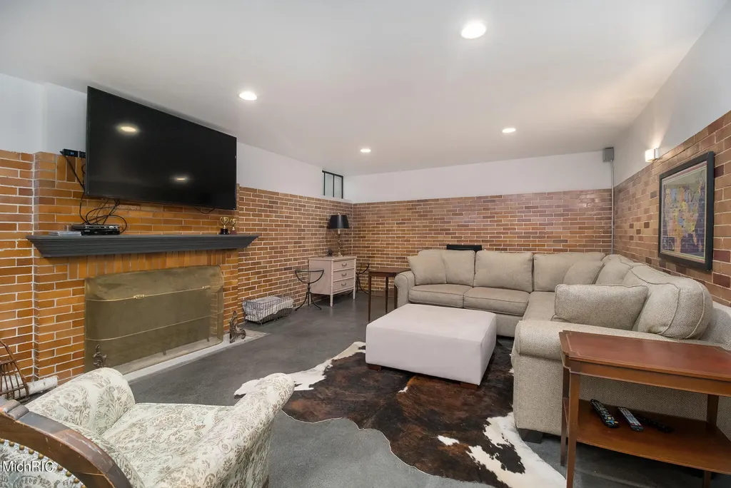 1405 Long Road Kalamazoo City MI 49008