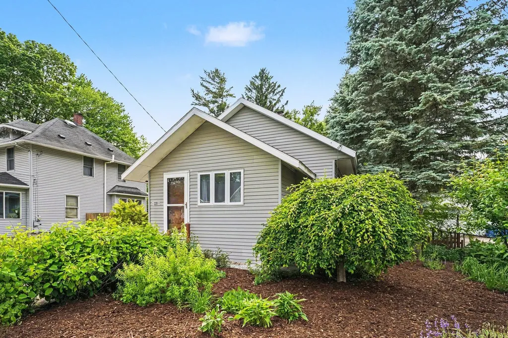 221 Nelson Avenue Kalamazoo Charter Township MI 49006