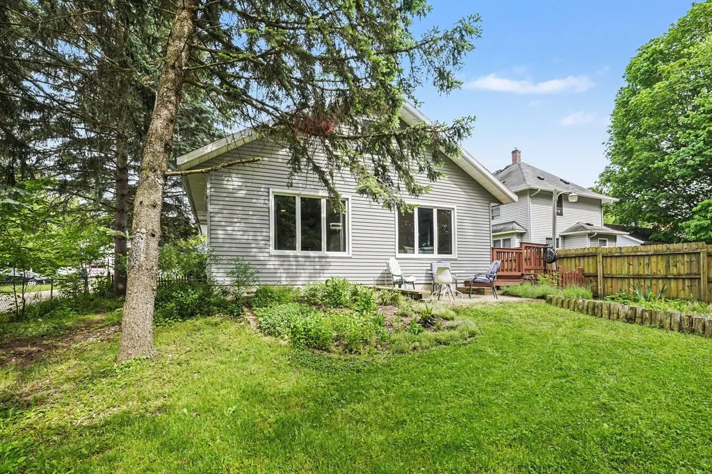 221 Nelson Avenue Kalamazoo Charter Township MI 49006