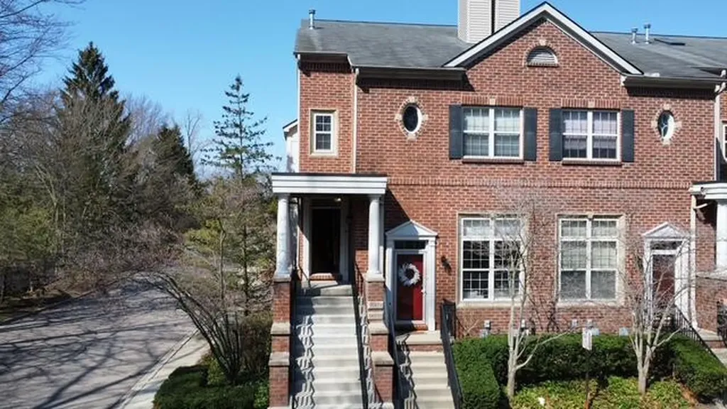 16874 Farmington Road Livonia City MI 48154