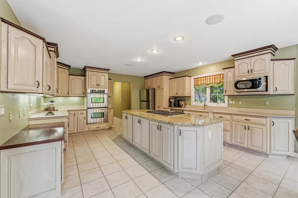 1722 W Kilgore Road Kalamazoo City MI 49008