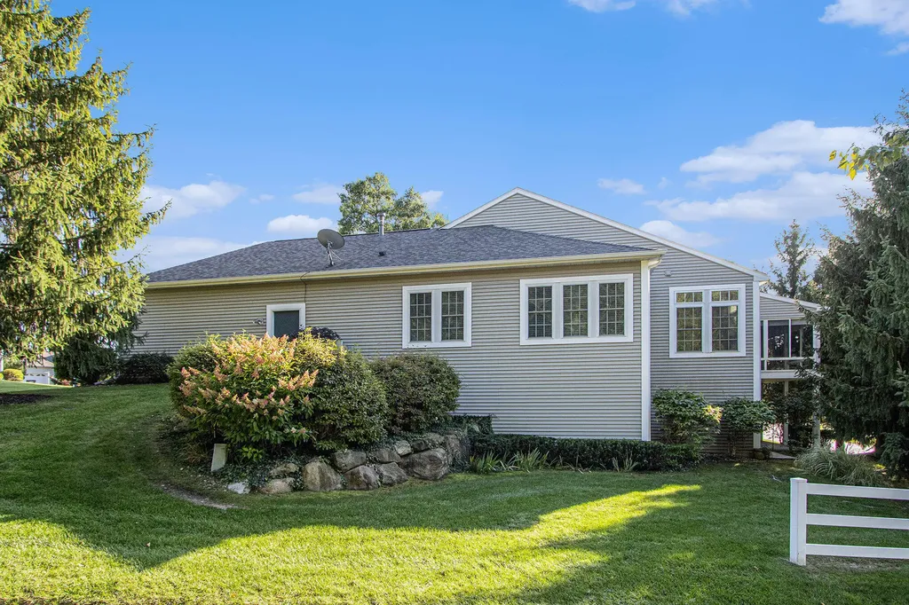 2669 Hunters Bluff Comstock Charter Township MI 49048