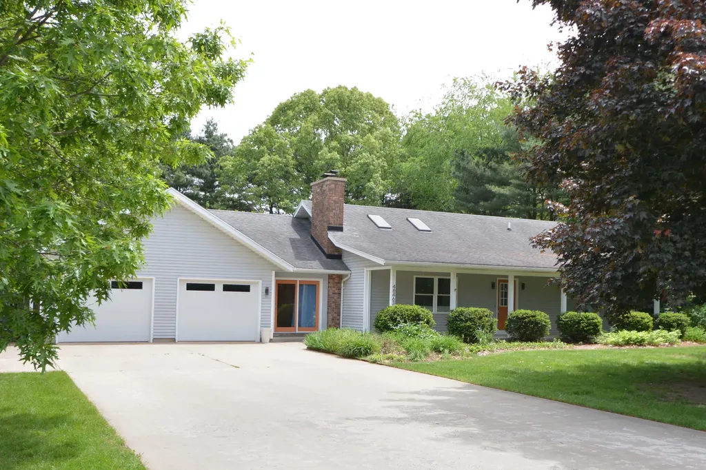 48463 Orchard Drive Antwerp Township MI 49071