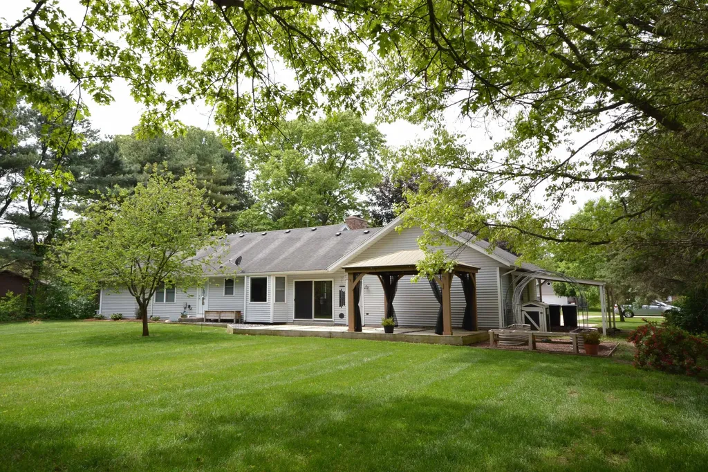 48463 Orchard Drive Antwerp Township MI 49071