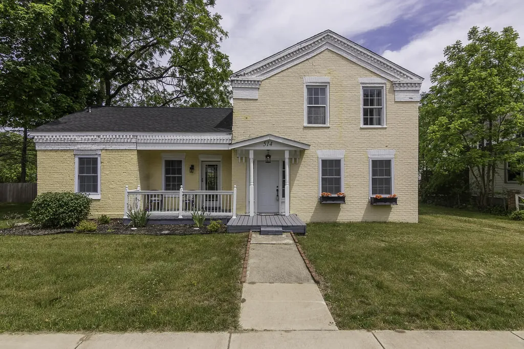 514 N Kalamazoo Street Paw Paw Village MI 49079