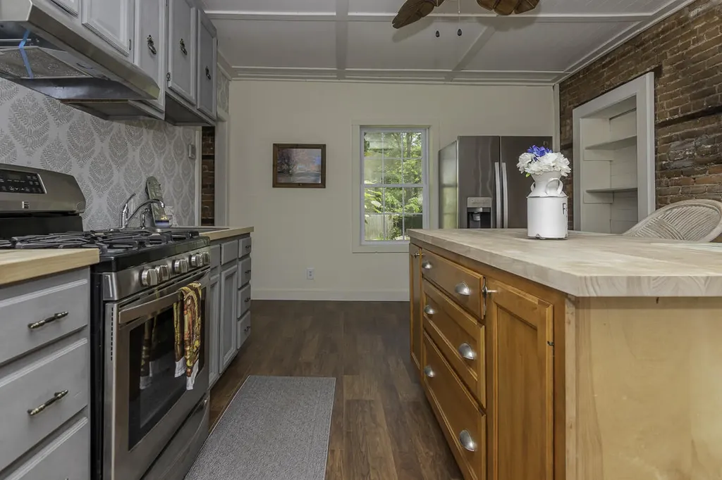 514 N Kalamazoo Street Paw Paw Village MI 49079