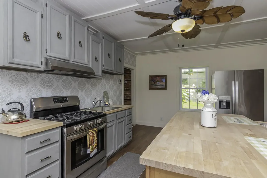 514 N Kalamazoo Street Paw Paw Village MI 49079