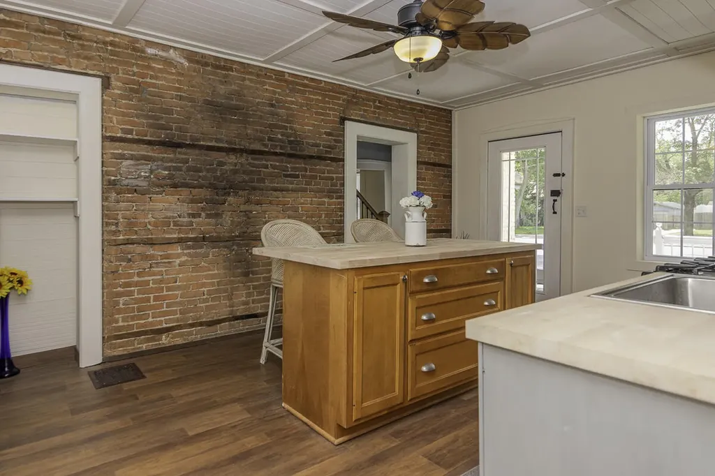 514 N Kalamazoo Street Paw Paw Village MI 49079