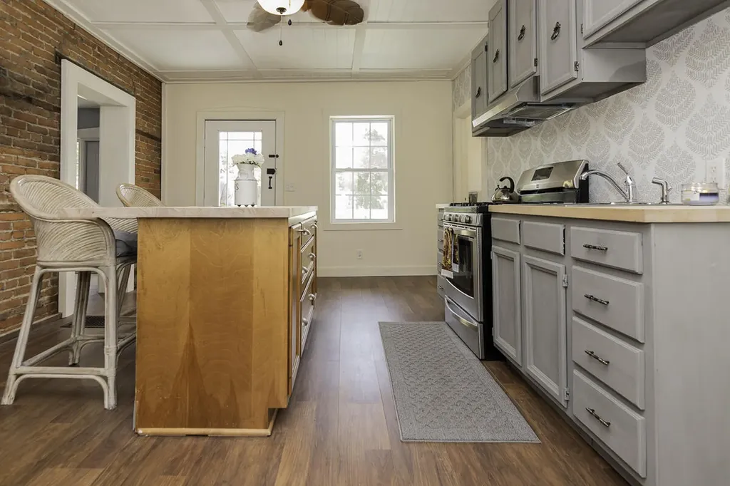 514 N Kalamazoo Street Paw Paw Village MI 49079