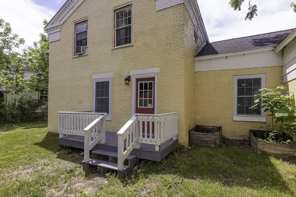 514 N Kalamazoo Street Paw Paw Village MI 49079