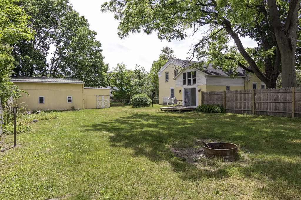 514 N Kalamazoo Street Paw Paw Village MI 49079