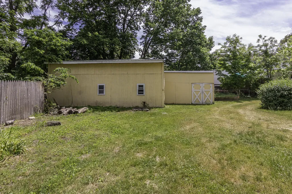 514 N Kalamazoo Street Paw Paw Village MI 49079