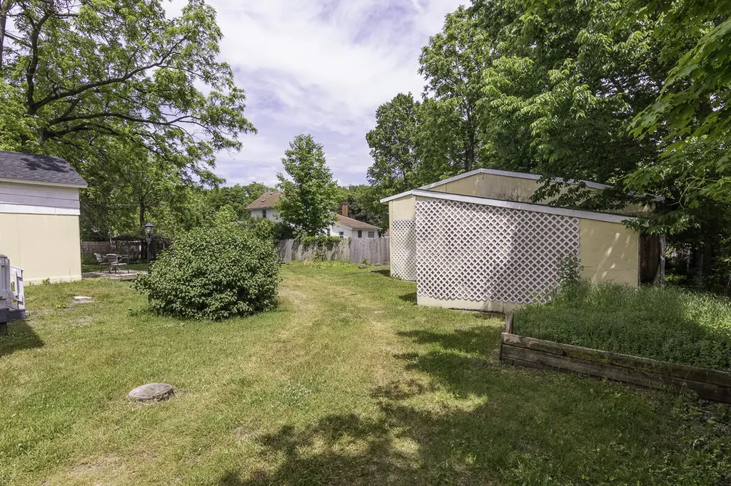514 N Kalamazoo Street Paw Paw Village MI 49079