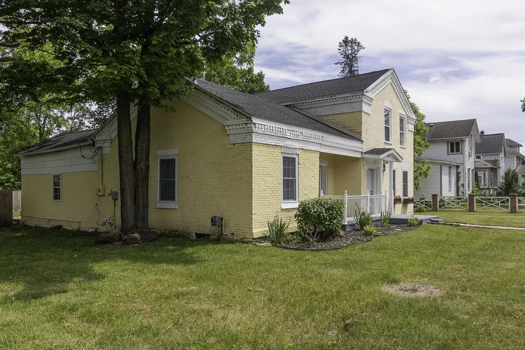 514 N Kalamazoo Street Paw Paw Village MI 49079