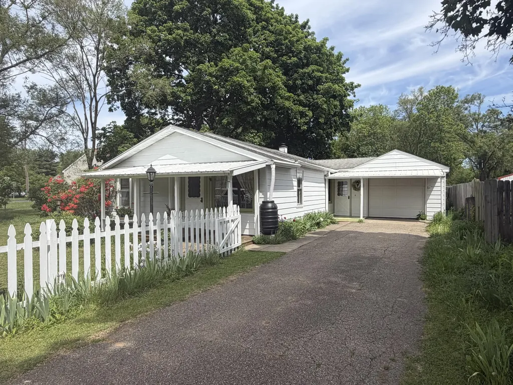 2831 Mckinley Street Cooper Charter Township MI 49004