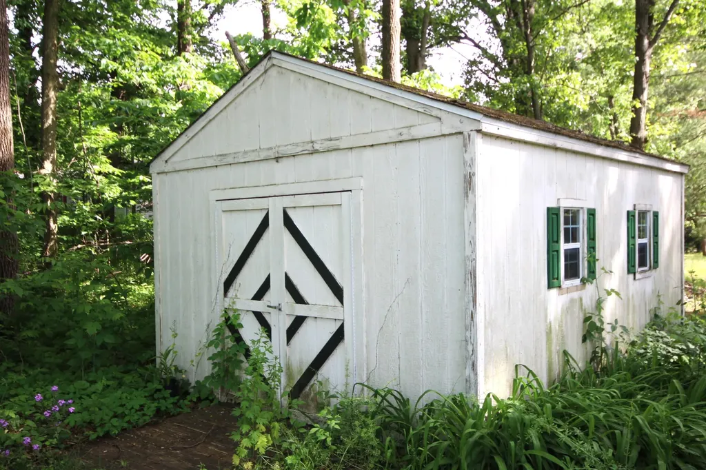 52201 Pine Tree Lane Flowerfield Township MI 49093