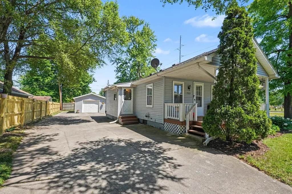 722 S Grant Avenue Three Rivers City MI 49093