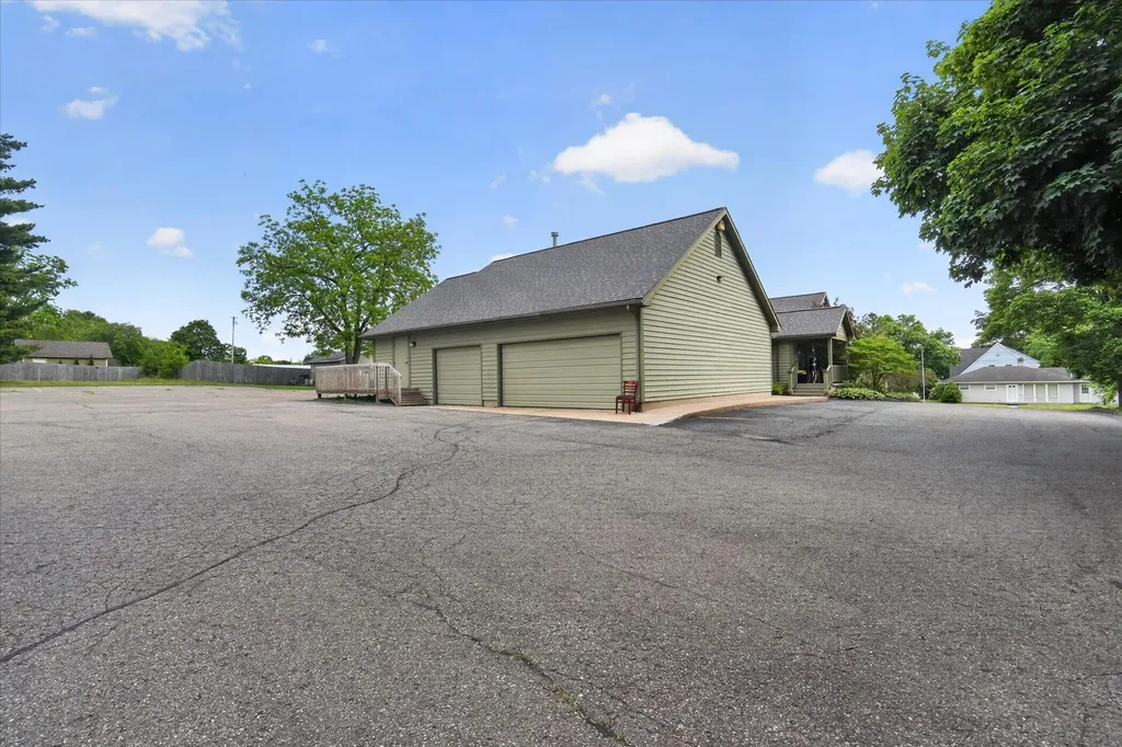 295 E Emmett Street Battle Creek City MI 49017