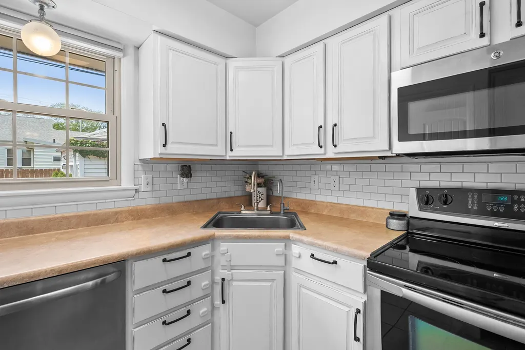 917 Roseland Avenue Kalamazoo City MI 49001