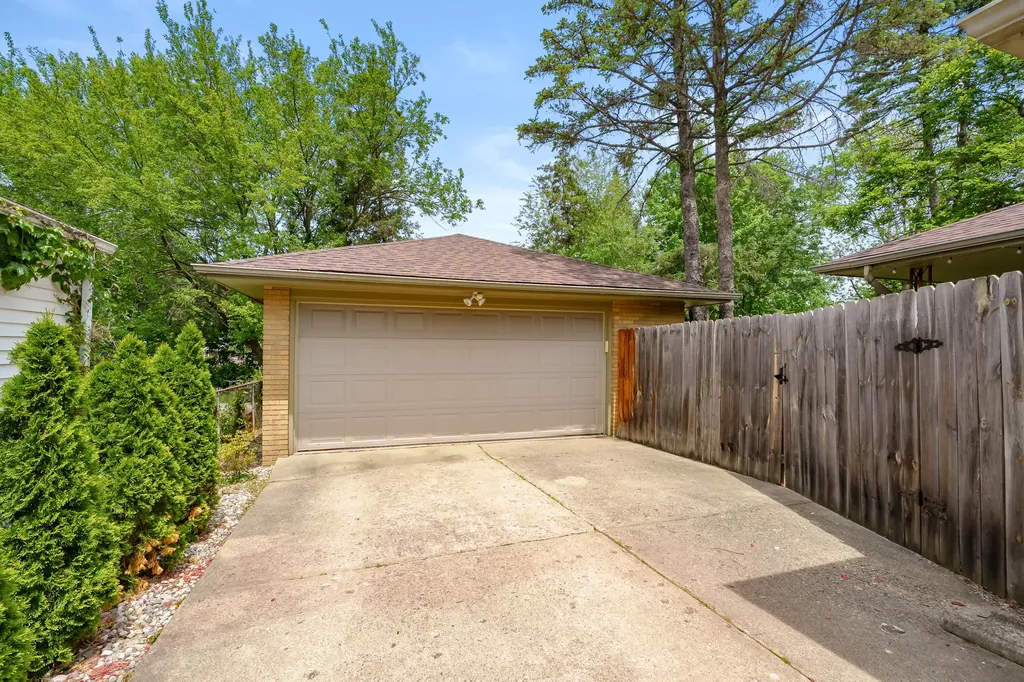 917 Roseland Avenue Kalamazoo City MI 49001