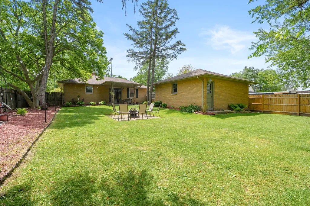 917 Roseland Avenue Kalamazoo City MI 49001