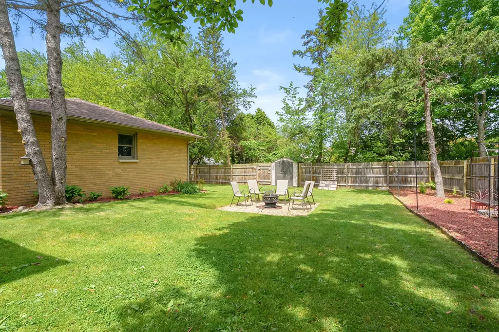 917 Roseland Avenue Kalamazoo City MI 49001