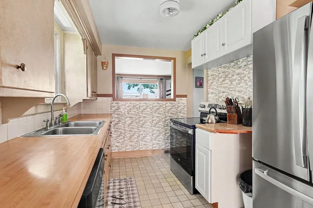 1124 Lakeview Drive Portage City MI 49002