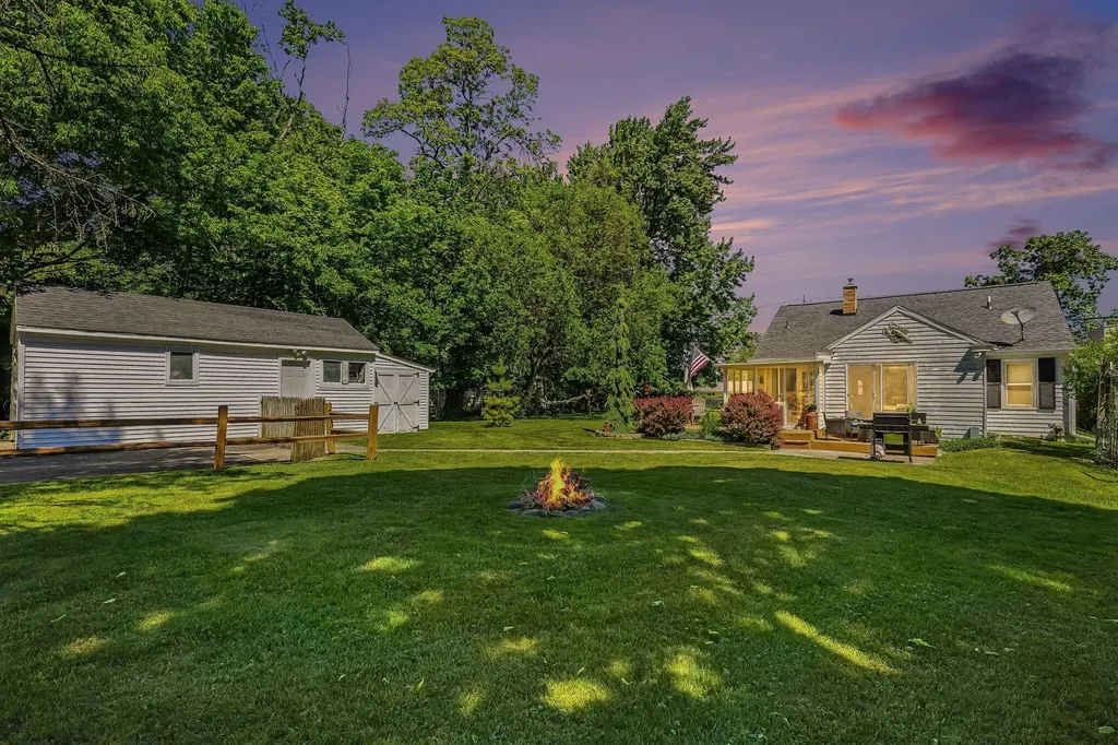 1124 Lakeview Drive Portage City MI 49002