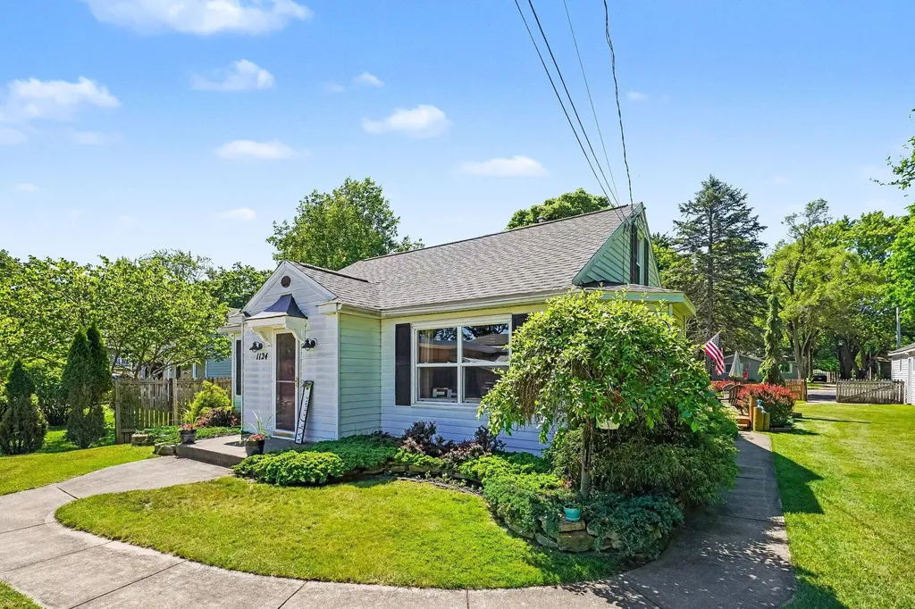 1124 Lakeview Drive Portage City MI 49002