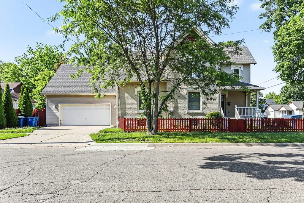 302 W Frank Street Kalamazoo City MI 49007