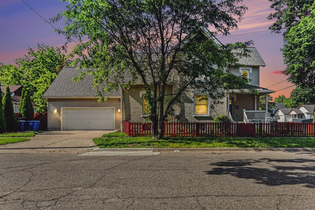302 W Frank Street Kalamazoo City MI 49007