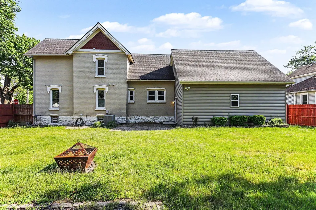 302 W Frank Street Kalamazoo City MI 49007