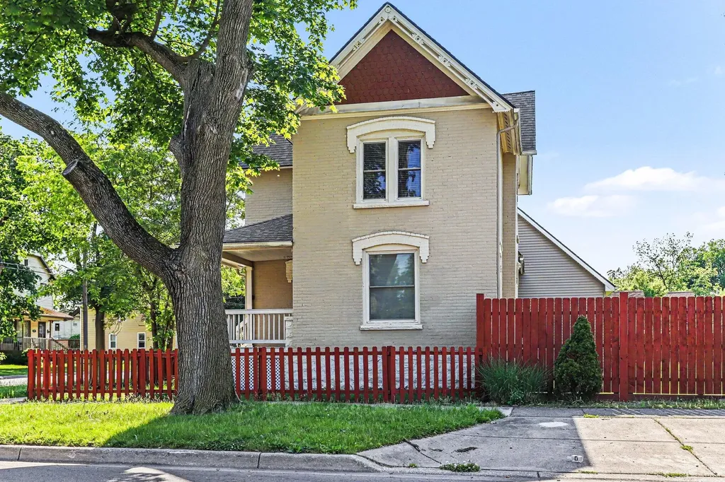 302 W Frank Street Kalamazoo City MI 49007