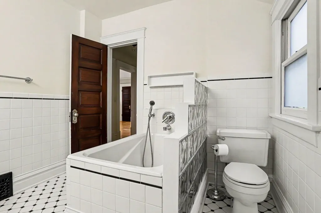 1619 Grove Street Kalamazoo City MI 49006