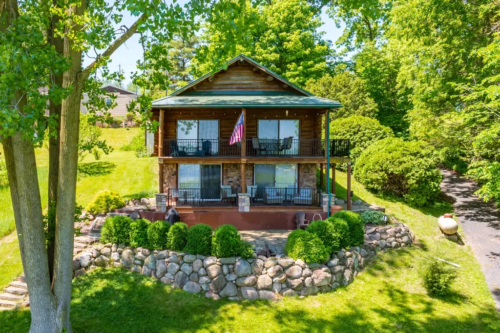 61851 Ochala Drive Newberg Township MI 49061