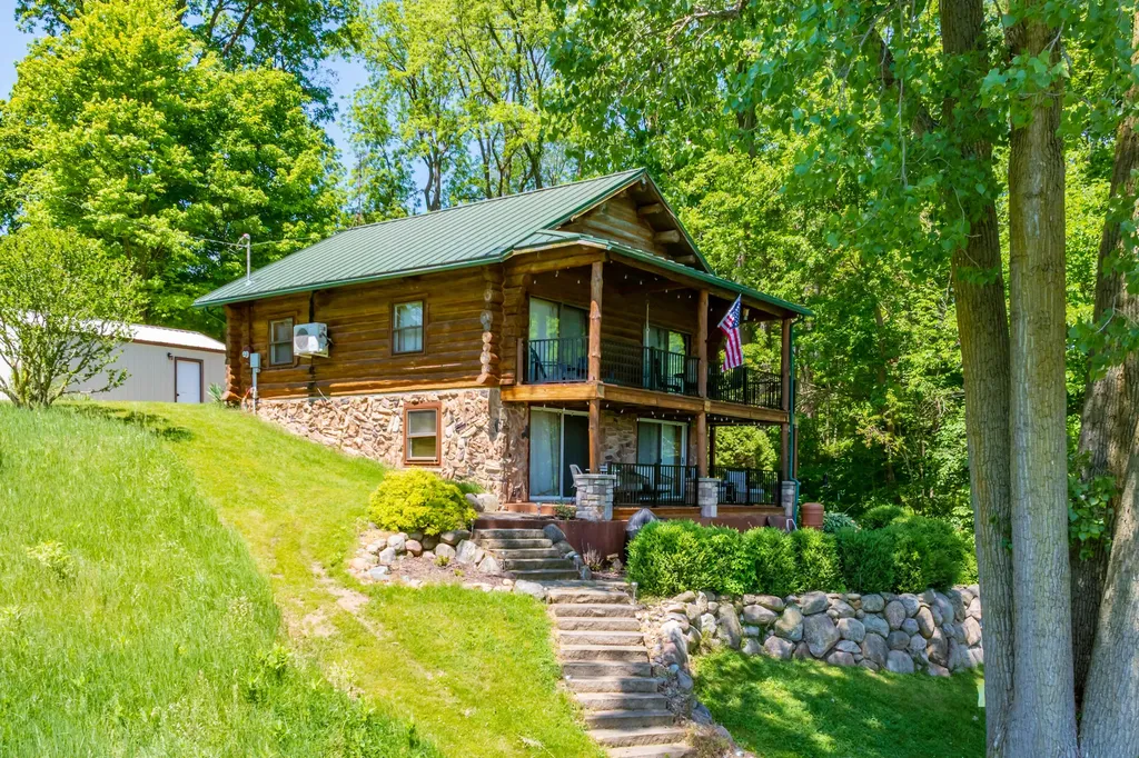 61851 Ochala Drive Newberg Township MI 49061