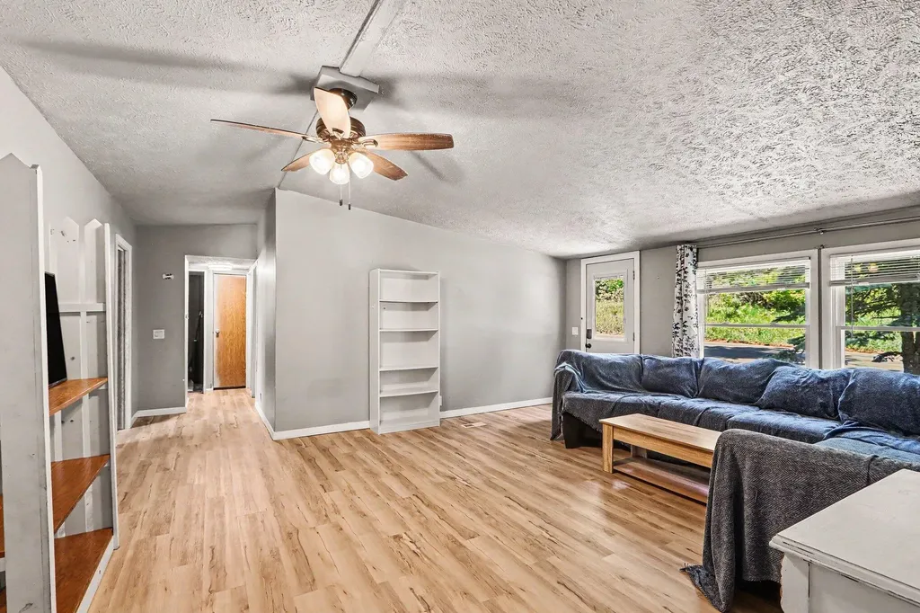 6082 E V Avenue Brady Township MI 49097