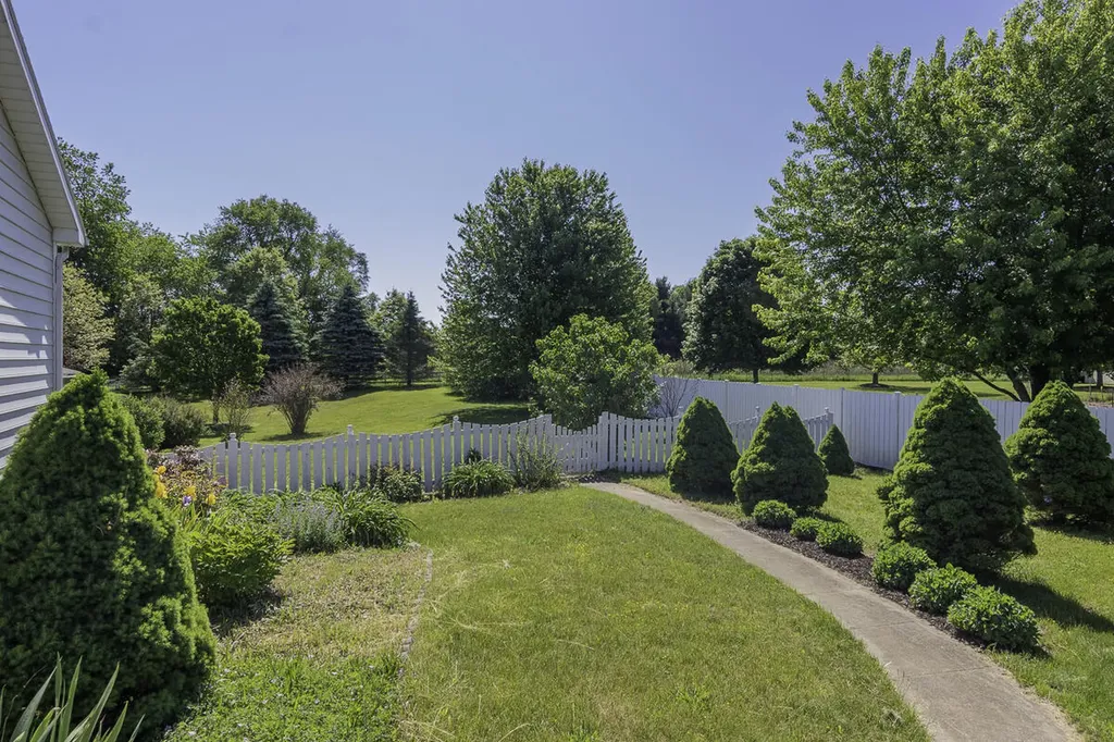 50005 Meadow Oak Trail Antwerp Township MI 49071