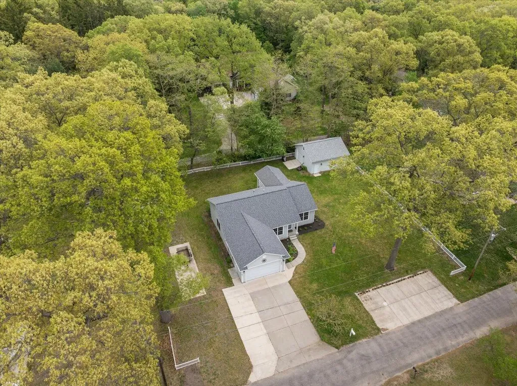 900 Andree Road Laketon Township MI 49445