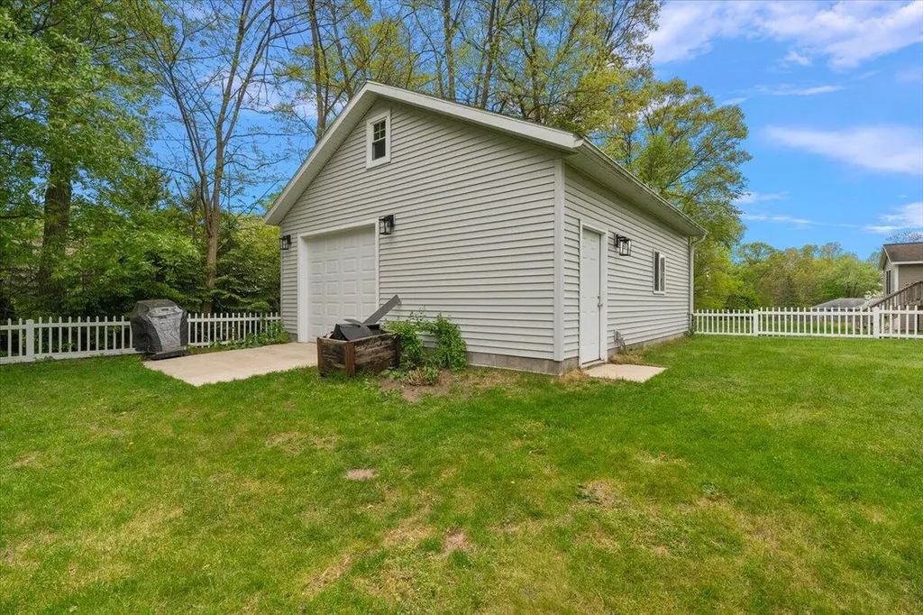 900 Andree Road Laketon Township MI 49445
