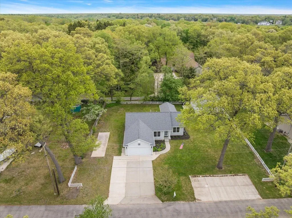 900 Andree Road Laketon Township MI 49445