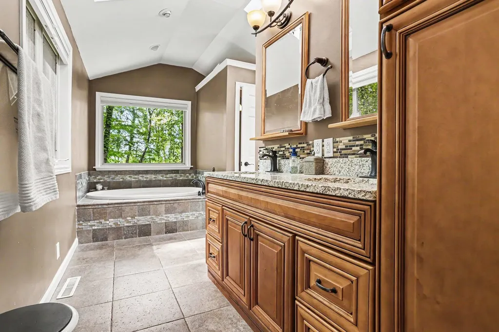 24108 Oak Lane Antwerp Township MI 49071