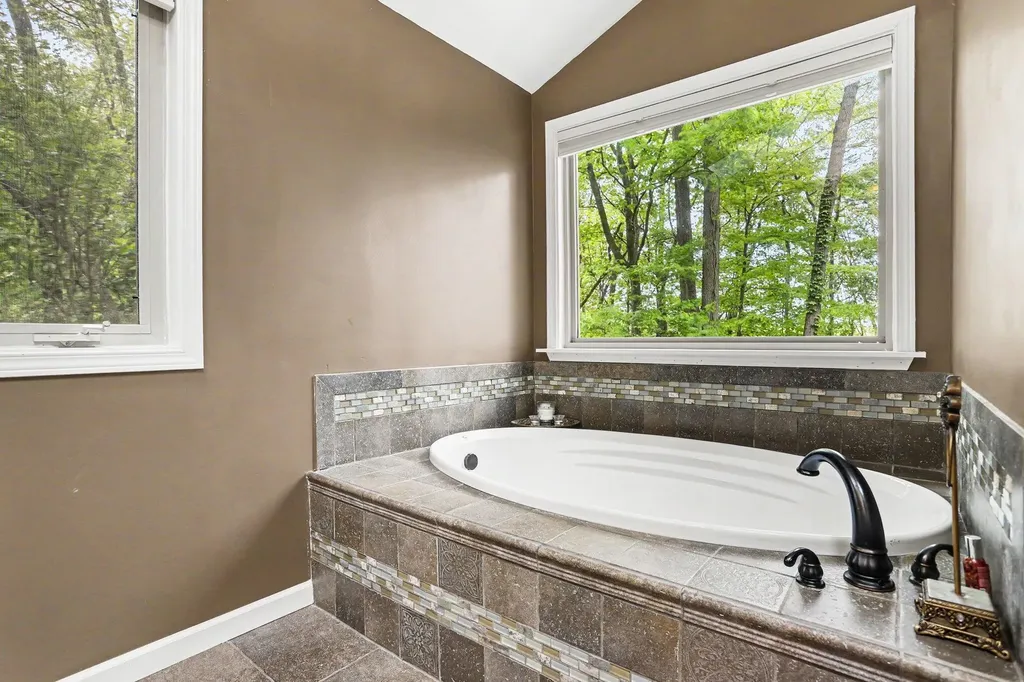 24108 Oak Lane Antwerp Township MI 49071