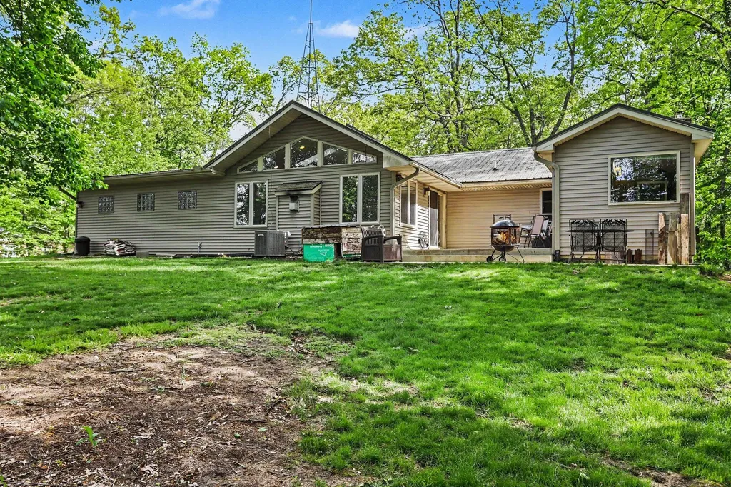 24108 Oak Lane Antwerp Township MI 49071