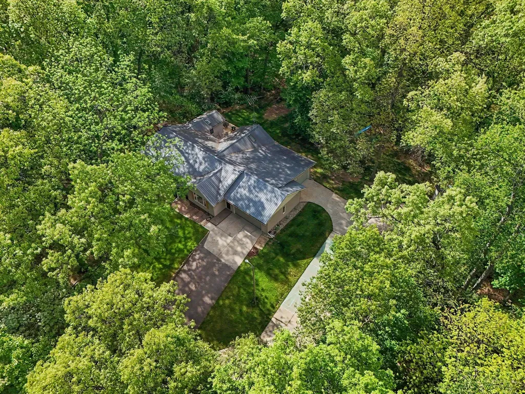 24108 Oak Lane Antwerp Township MI 49071