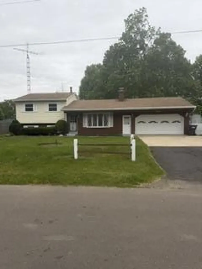406 Woodlark Street Galesburg City MI 49053