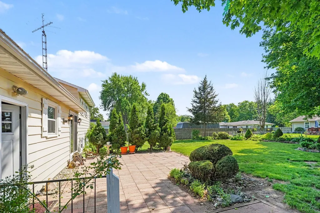 406 Woodlark Street Galesburg City MI 49053