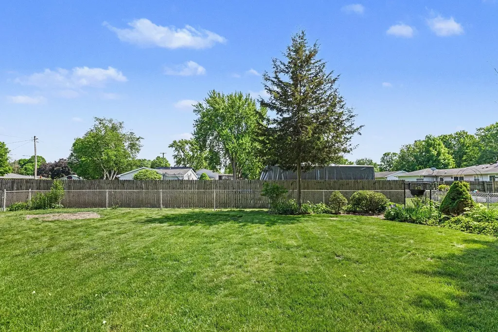 406 Woodlark Street Galesburg City MI 49053