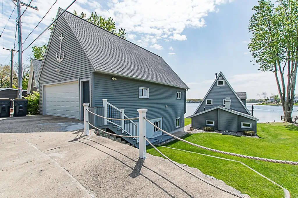 1210 N Eagle Lake Drive Texas Charter Township MI 49009